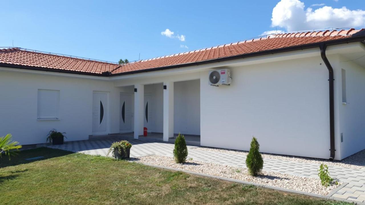 Apartment Kravica Любушки Екстер'єр фото