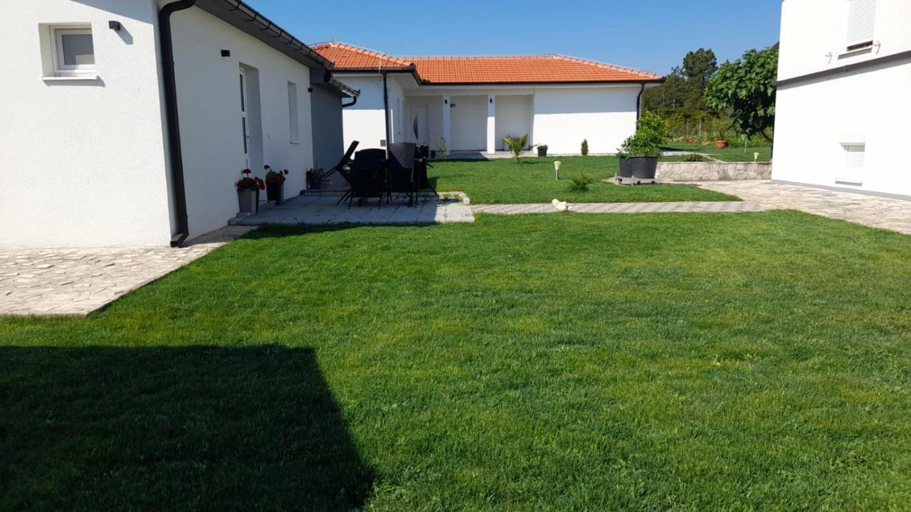 Apartment Kravica Любушки Екстер'єр фото