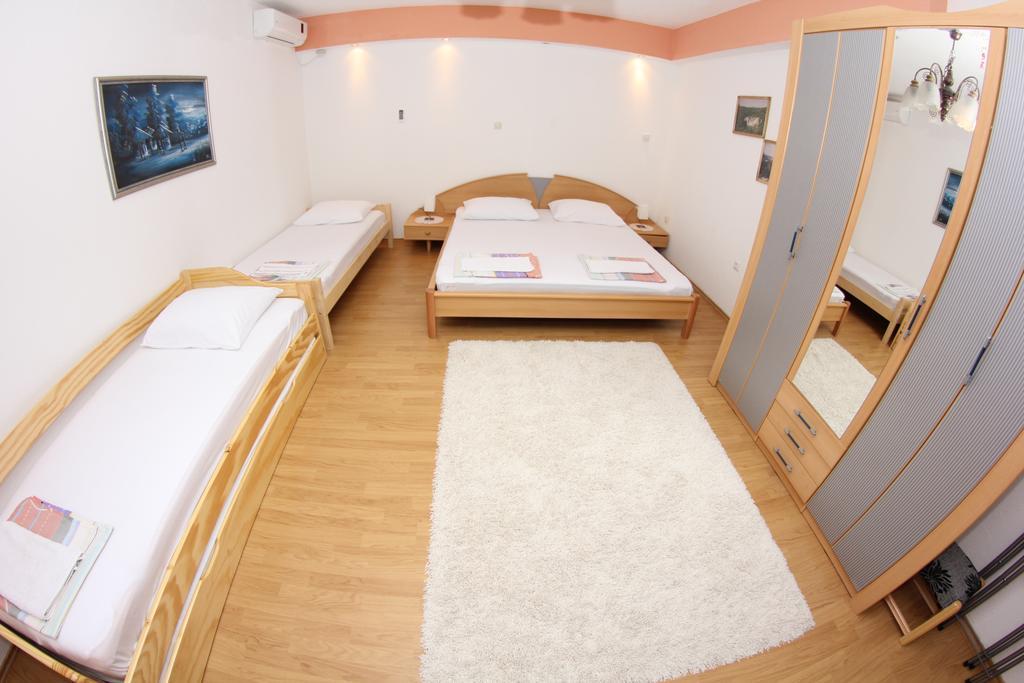 Apartment Kravica Любушки Екстер'єр фото